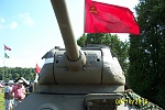T34/85 & flag