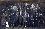 A group of Belgian prisoners and their Landsturm guards 
 
Nothing on reverse. 
 
A group of Belgian prisoners and their westflisch Landsturm...