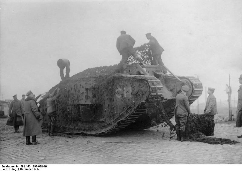 Name:  Bundesarchiv_Bild_146-1998-098-10,_Bei_Cambrai,_erbeuteter_englischer_Panzer.jpg
Views: 1175
Size:  47.0 KB