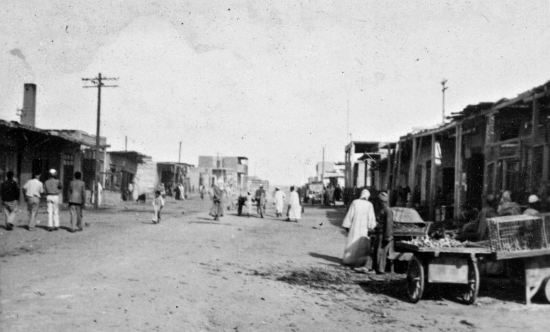 Name:  008_1941_-_Main_street_of_El_Kantara,_Suez,_Egypt_(by_Dvr_Tom_Beazley).jpg
Views: 886
Size:  135.6 KB